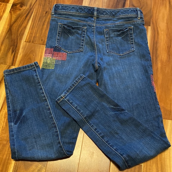 Girl’s Size 12 Tommy Hilfiger Skinny Jeans with Embroidery Details -EUC - Picture 2 of 7